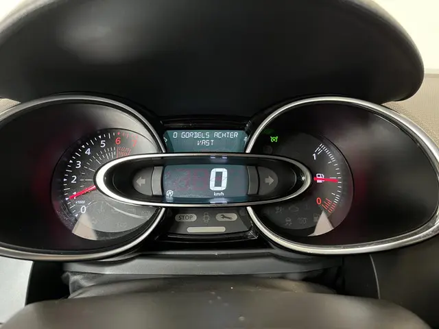 Renault Clio Estate 0.9 TCe Limited 2017 Benzine 17