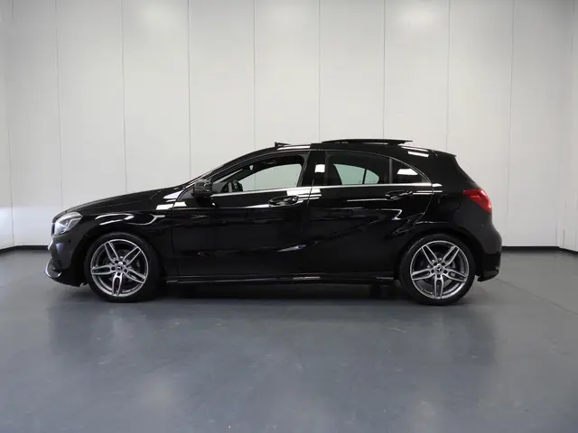 Mercedes-Benz A-Klasse A180 AMG Edition 2017 Benzine 2