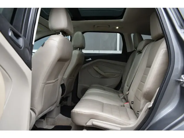Ford Kuga 2.5 automaat 2014 Benzine 10