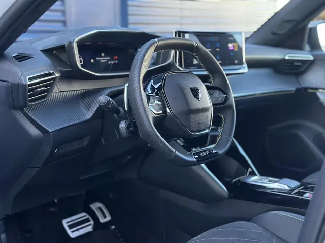 Peugeot 2008 1.2 Hybrid 145 GT 2026 Hybride Benzine 26