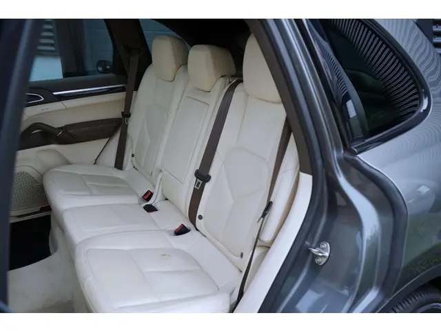 Porsche Cayenne 4.8 S 2014 Benzine 26