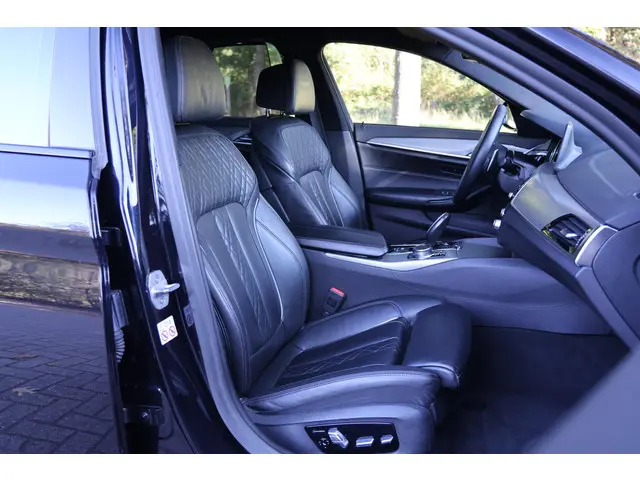 BMW 5 Serie M550i xDrive Executive 2018 Benzine 17