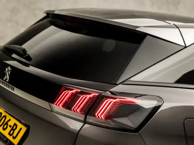 Peugeot 3008 1.2 PureTech Allure Sport 2021 Benzine 34