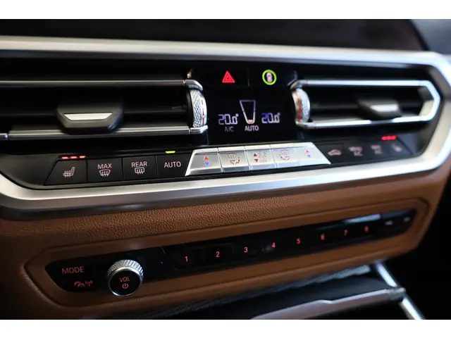 BMW 3 Serie Sedan 320i 2019 Benzine 18