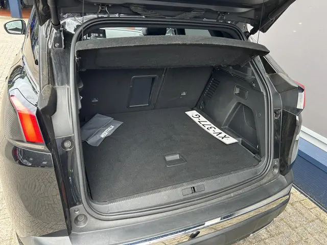 Peugeot 3008 1.2 Turbo 130 PK GT Line 2019 Benzine 36
