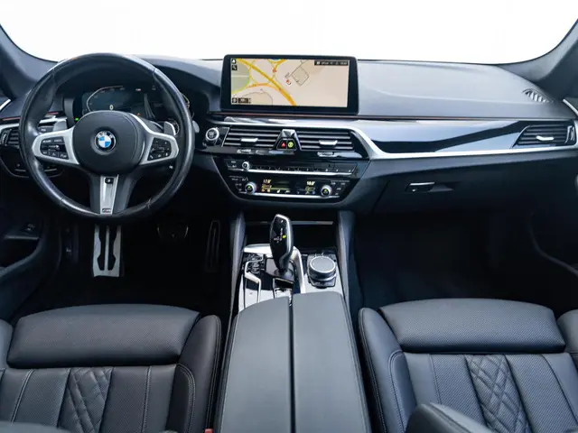 BMW 5 Serie Touring 540i xDrive 2022 Benzine 7