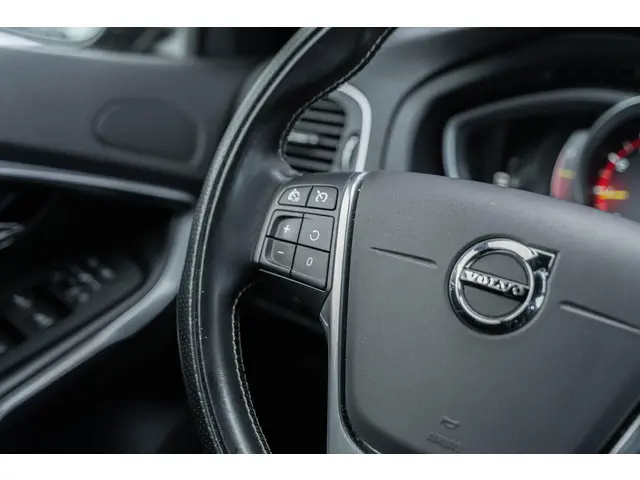Volvo V40 T4 190pk R-Design 2018 Benzine 24
