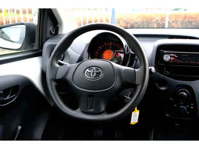 Toyota Aygo 1.0 VVT-i x 5-drs LED-dagrij 2019 Benzine 6