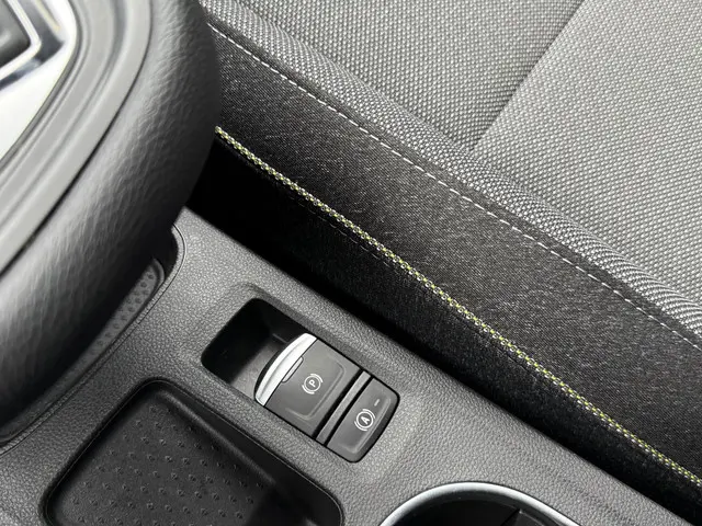 Renault Captur 1.3 mild hybrid 160 techno 2025 Benzine 30