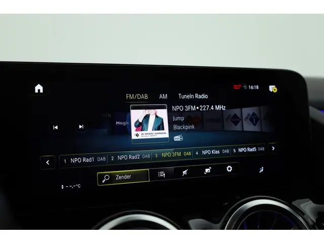 Mercedes-Benz GLA 250 e AMG Line 2022 Hybride Benzine 18