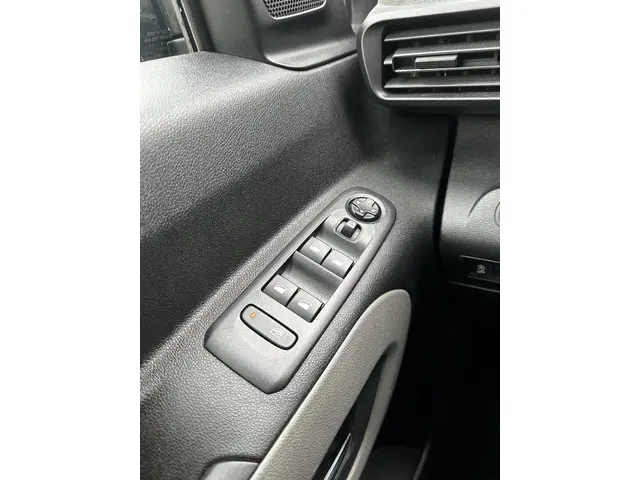 Peugeot Rifter 1.2 Puretech Allure 2019 Benzine 18