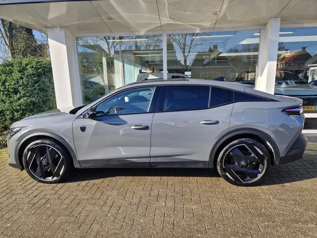 Peugeot 408 1.6 HYbrid GT 180 EAT8 2024 Hybride Benzine 30