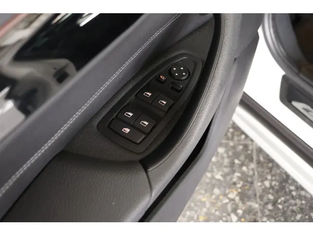 BMW X1 sDrive20i Centennial High Executive 2016 Benzine 22