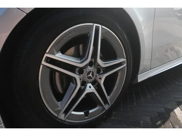 Mercedes-Benz A-Klasse 200 Bns Sol. AMG 2018 Benzine 11