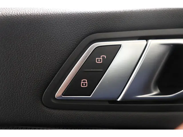 BMW 1 Serie 118i Business Edition Plus 2022 Benzine 31