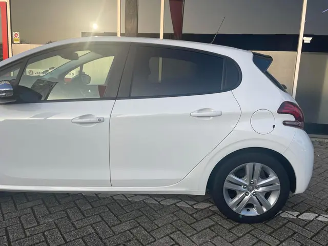 Peugeot 208 1.2 PureTech Signature 2019 Benzine 15
