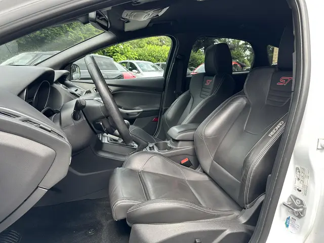 Ford Focus 2.0 EcoBoost 250PK ST-3 2014 Benzine 22