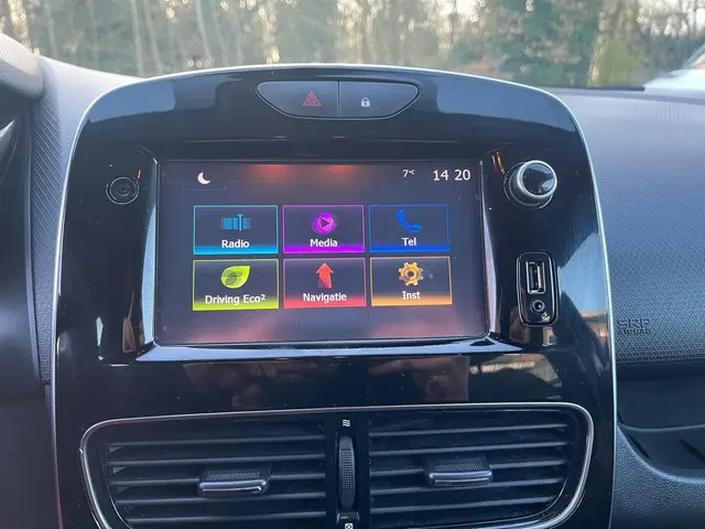 Renault Clio Estate 0.9 TCe Intens 2018 Benzine 24