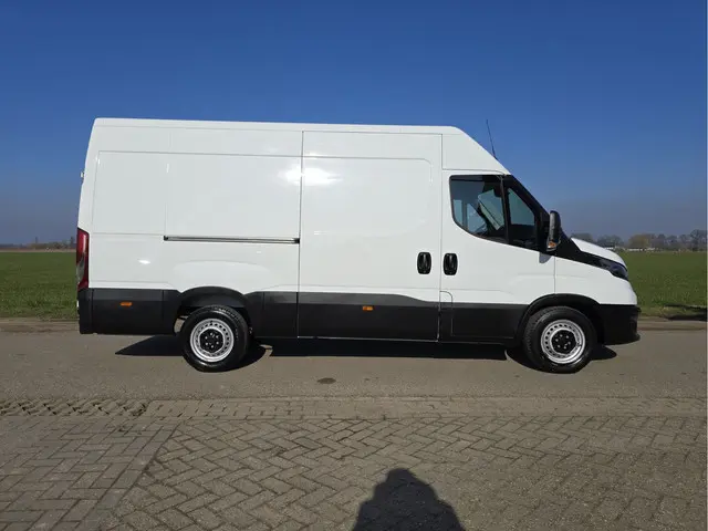 Iveco Daily 35S14V 2.3 352L H2 2022 Diesel 7