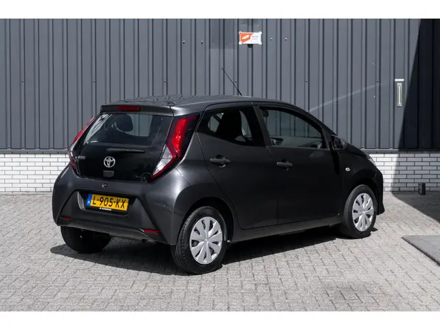Toyota Aygo 1.0 VVT-i x-fun*Airco* 2021 Benzine 8