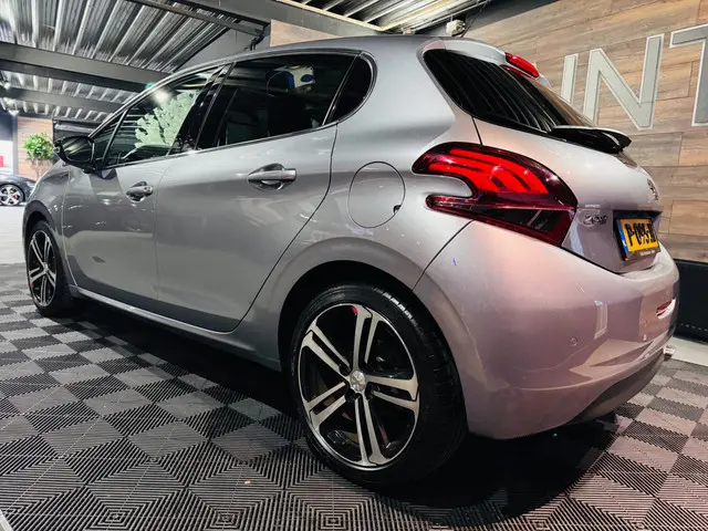 Peugeot 208 1.2 PureTech GT-Line 2019 Benzine 14