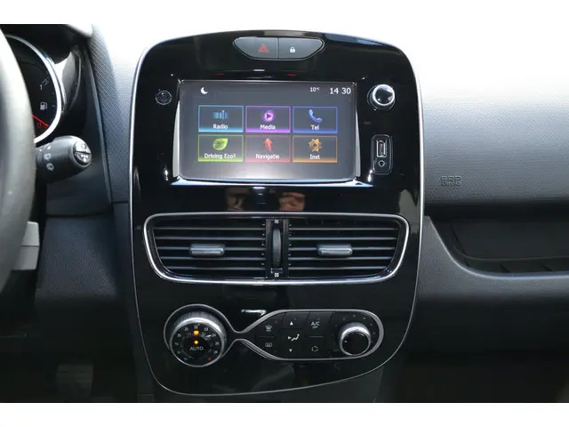 Renault Clio Estate 0.9 TCe Limited 2017 Benzine 19