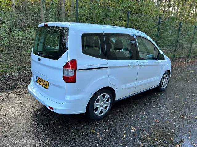 Ford Tourneo Courier 1.0 Titanium 2014 Benzine 16