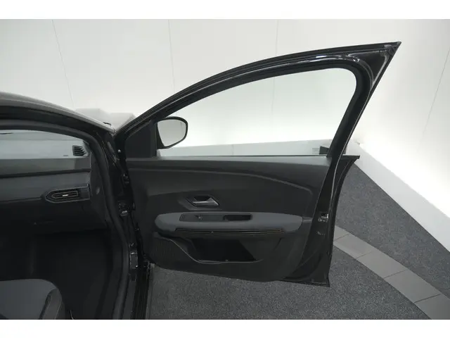 Dacia Jogger TCe 110 Extreme 2025 Benzine 78