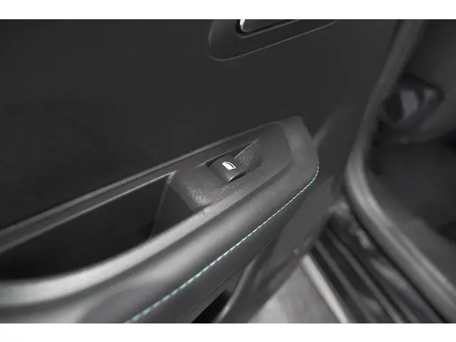 Peugeot 208 PureTech 100 Allure Pack 2023 Benzine 26
