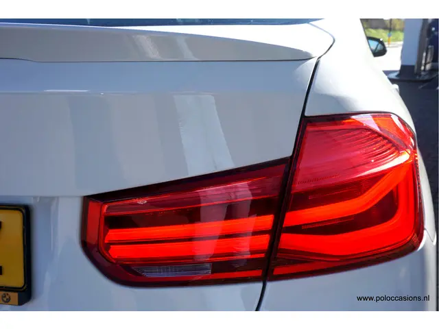 BMW 3 Serie 320i 2017 Benzine 21