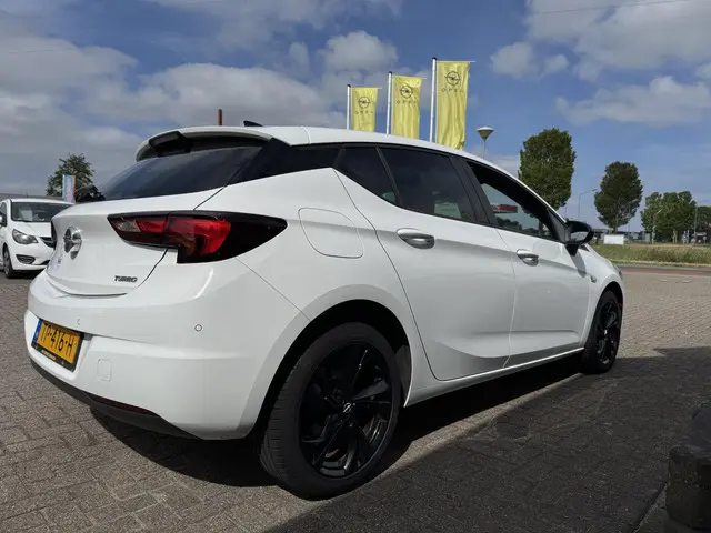 Opel Astra 1.4 Black Edition 2018 Benzine 2