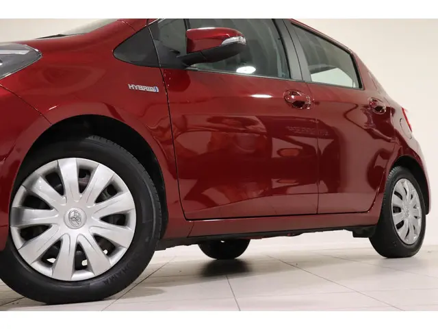 Toyota Yaris 1.5 Hybrid Aspiration, 2017 Hybride Benzine 18