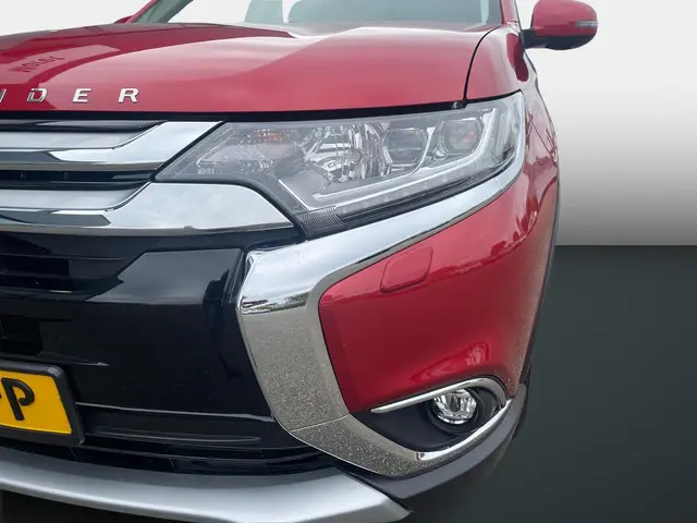 Mitsubishi Outlander 2