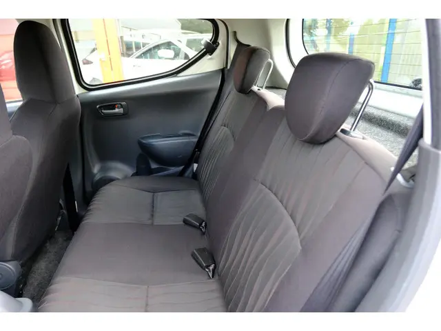 Nissan Pixo 1.0 Look 5-drs Airco|LMV 2012 Benzine 18
