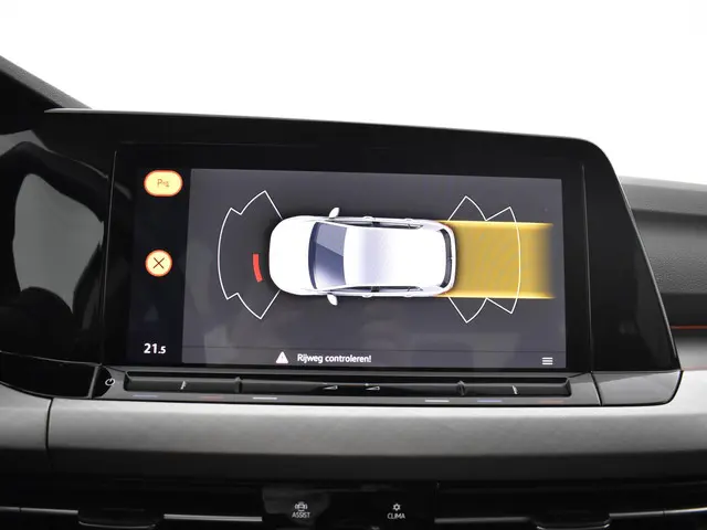 Volkswagen Golf 1.0 Tsi 110pk Life 2023 Benzine 49