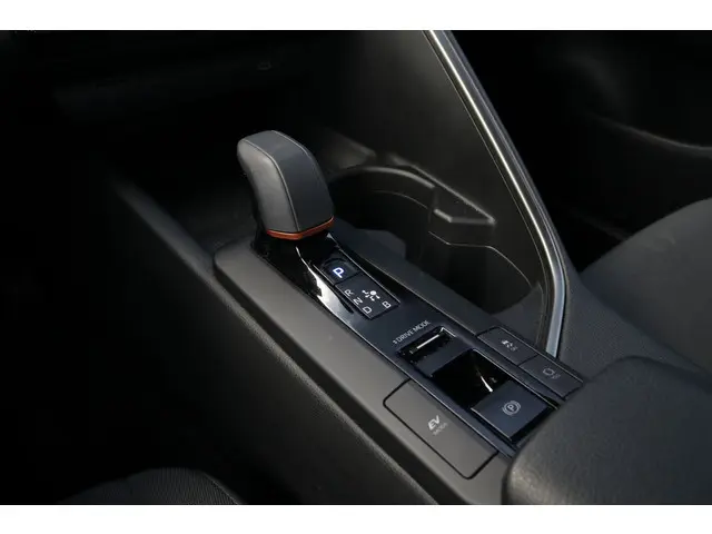 Toyota C-HR 1.8 Hybrid 140 Dynamic 2024 Hybride Benzine 21
