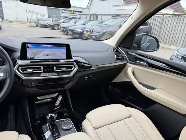 BMW X3 xDrive30e High Executive 2023 Hybride Benzine 12