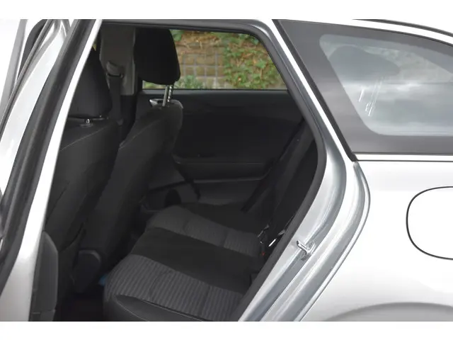 Kia Ceed Sportswagon 1.0 T-GDi DynamicLine 2023 Benzine 8