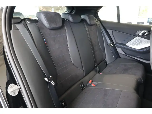 BMW 1 Serie 120 2025 Benzine 9