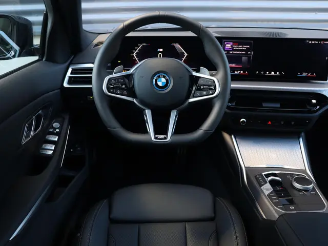 BMW 3 Serie 330e Sedan 2025 Hybride Benzine 9