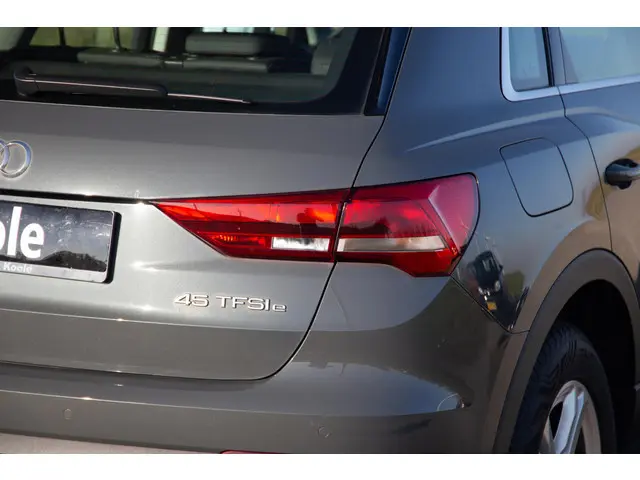 Audi Q3 45 TFSI e edition 2021 Hybride Benzine 11
