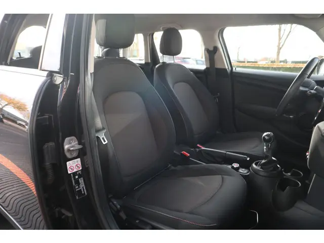 MINI 5-Deurs One Essential 2021 Benzine 5