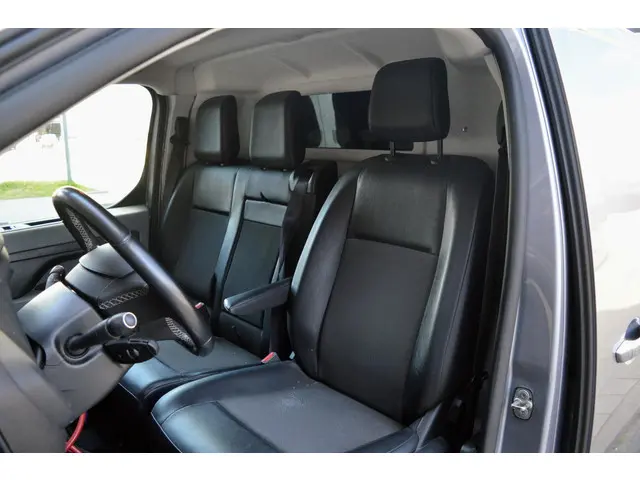 Opel Vivaro-e L2H1 Innovation 75 kWh 2021 Elektrisch 9