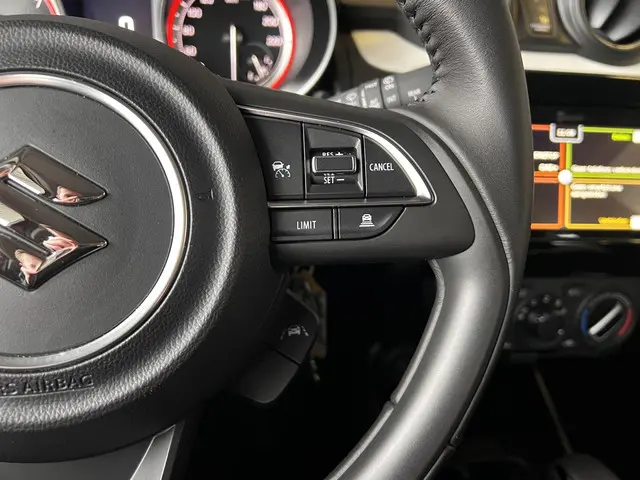 Suzuki Swift 1.2 Select Smart Hybrid 2023 Benzine 11