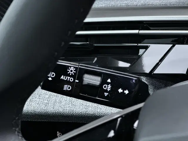 Peugeot e-3008 Allure 210pk 73 kWh 2024 Elektrisch 30