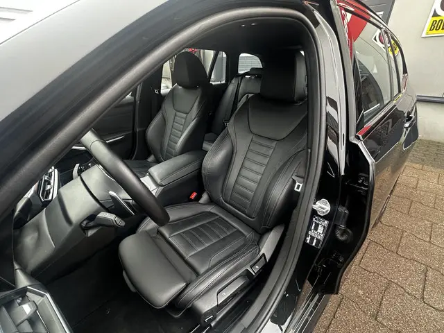 BMW 3 Serie Touring 318i M-SPORT NL Auto 2023 Benzine 3