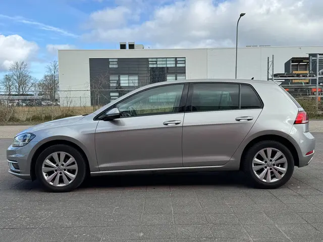 Volkswagen Golf 1.0 TSI Comfortline 2020 Benzine 2