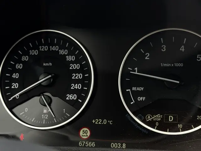 BMW X1 xDrive20i High Executive 2018 Benzine 19