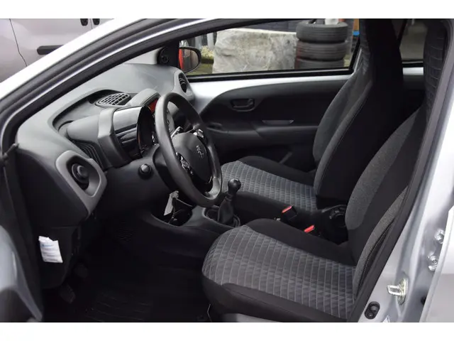 Peugeot 108 1.0 e-VTi Active 2021 Benzine 6