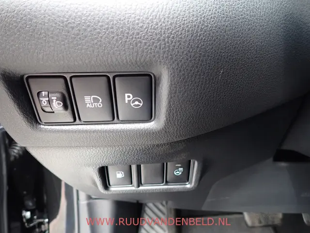 Toyota C-HR 1.8 Hybrid 2018 Hybride Benzine 15